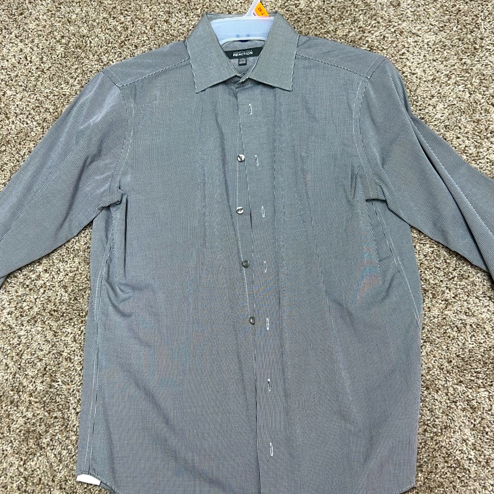 Kenneth Cole dress shirt. Size M 15 1/2 neck